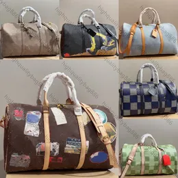 Yüksek kaliteli tasarımcı çanta erkek ve kadın moda seyahat çantası çanta logosu fermuar açma ve tuval üzerinde cowhide kapanma büyük kapasiteli crossbody çanta omuz çantası