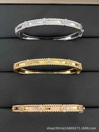 Bracelets recém -projetados estão vendendo como bolos quentes pulseira de ouro para mulheres e estreita estreita do Dia dos Namorados Rose 18k com vanly comum