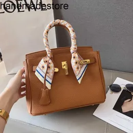 Yıl Bu Çanta Platin Popüler Trend Yüksek Kapasiteli Yumuşak Çantalar Yüksek End'li Torbalar Kadınlar 2024 Erken Sonbahar Çantaları Crossbody Çantalar El Yapımı Orijinal Deri