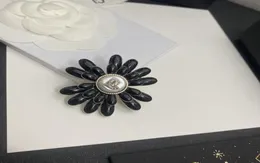 Con box designer ch lettera di marca spille di lusso 45 cm black flower stamping pins women coppia amare boccette di nozze j2925079