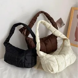 Bolsas de noite Moda Bolsa feminina Trendência de nuvem plataforma de rombus sólido Bolsas tridimensionais para mulheres 2024