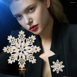 Brooches Luxury Zircon Snowflake Unisex Simple Rhinestone Cross Star Brooch Pins For Women Men Exquitsite Badges Retro Party