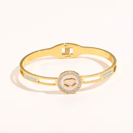 Bracelets de moda feminina Mulheres aço inoxidável C-Letter Bangle Luxury Designer Brand Letter Jóias 18K Gold Bated Wedding Lovers Gift Bangles