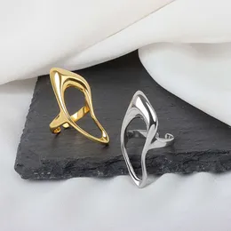 Pierścień projektantów luksusowa biżuteria niszowa design minimalistyczny geometryczny projekt pusty z fajną przesadną osobowością i popularnym ringiem celebrytów internetowych dla kobiet