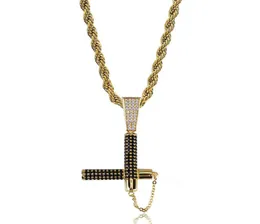 OMYFUN FACTORY NUNUNCHUCKS Naszyjnik Hiphop Mężczyzn biżuterii CZ lodowany raper wisiant Naszyjnik Cool Karate Stick Jewellry269w1903044