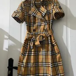 Mit Logo Classic Grid Cotton Stoff Britisch-Stil-Trenchcoat für Frauen Neues Sommer kurzärmeliges Kleid Damen-Doppelknopf über lange Plus Size S-M-L-6xl