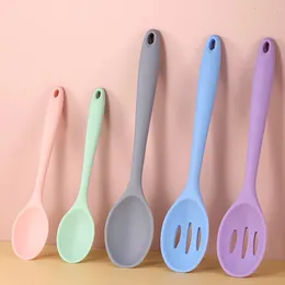 Manico lungo cucchiaio di zuppa a mestolo silicone cucchiai di ramen cucchiai cucchiai di riso insalata di riso mescolando cucchiai cucina cucchiai 240422