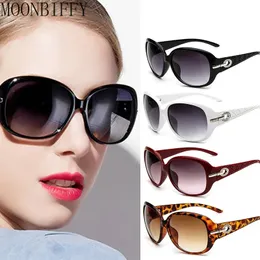 Elegant Ladies Big Frame Sunglasses AntiUltraviolet Retro Glasses Vintage Gradient Lens Female Male Shades 240426