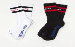 Nowy styl Vetements Men039s Czarne białe pończochy Otwarcie Men039s Skarbobójcze Sockings Druku