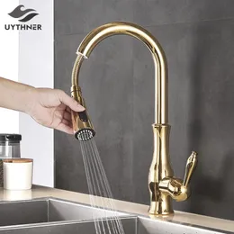 Uythner Gold Polish Swivel Spout Kitchen Sink Faucet Pull Down Sprayerファッションデザインバスルームキッチンコールドウォーターミキサータップ240508