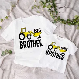 T-shirts Big Brother Little Brother Family Matching Clothes Engineering Truck Print Boys T-shirt Kids Short Sleeve T Shirt Sibling Outfit T240509