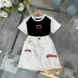 Brand Girls Dress Summer Baby Trade Classuits Детская дизайнерская одежда размер 110-160 см. Футболка для логики и плюшевой логотип короткая юбка 24 мая