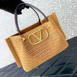 Kadın Saman Dokuma Plaj Tasarımcı Crossbody Çanta Rafias Çanta Vlogo Perçin Büyük Alışveriş Çantaları Omuz Moda Debriyaj Seyahat Çantası Strap Spor Salonu Lüks Erkekler Tote Çanta