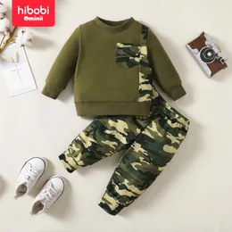Kläderuppsättningar Hibobi 2-stycken Spring Baby Boy Camouflage Stitching Round Neck Sweatshirt and Pants Set Lämpliga för spädbarn 3-24 månader gamla