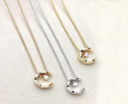 2022 Materiale di alta qualità V Gold Charm Pendat Collana con un diamante scintillante in tre colori placcati per il fidanzamento delle donne gioielli 6217399