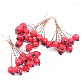 Fiori decorativi 100 pezzi da 10 mm Artificial Flower Red Fruit Stamens Cherry Christmas Plastic Plasty Pearl Berri