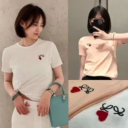 Tasarımcı T Shirt İlkbahar ve Yaz Klasik Aşk Nakış Logo Seviyesi Çok yönlü gevşek yuvarlak boyun kısa kollu kadın tişört