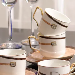 Fashion Boutique Coffee Conjunto de café em estilo europeu Conjunto de chá moderno da tarde de chá de chá criativo britânico Creative Single Cup and Pirer