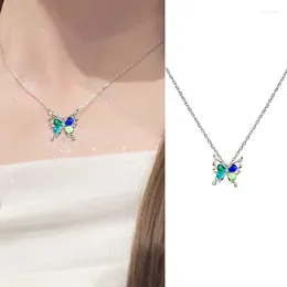 Colares de pingentes de moda Chain de clavícula brilhante colar de zircão colorido colar de borboleta para mulheres tendências de festas versáteis acessórios de jóias