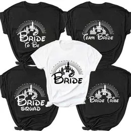 Męskie koszulki Zamek Graphic Top Team Bride T-shirt Bridal Shower Shirt Girl Bride Squad Black White T przyjaciele Bachelorette Hen Party Tshirt T240506