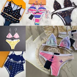 Designer Biquíni Award Awear Women Sexy Beach Swimsuits Ternos de banho de duas peças Lady Luxury Brand V Bikinis Mulher Summer Natação Roupas