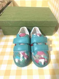 Moda tênis bebê tênis colorido padrão de cogumelo sapatos crianças tamanho 26-35 de alta qualidade embalagem de marca sapatos de girls designers sapatos de meninos 24 a maio