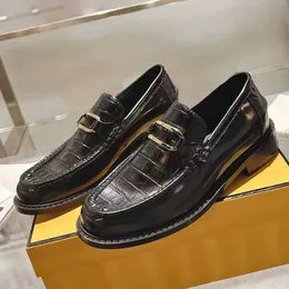 Mulheres do dedo do pé redondo panos de couro genuínos Designer clássico de marca Classic Designer Hot Sale Gross Sole Mulheres e homens do lado de fora deslize no botão de metal decoração de sapatos planos