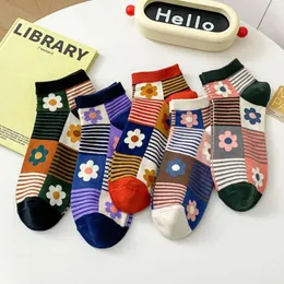 Kadın Sockks 5 Pairlot Designer Markası için Sevimli Ayçiçeği Baskı İlkbahar Yaz Kısa Sığ Ağız Lady Sokken Chaussette
