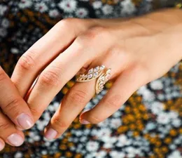 Кластерные кольца корейский модный темперамент стразы ed ed листья желаемых CZ Crystal Открытое кольцо.