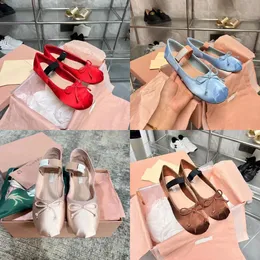 Loafers skor miui paris ballet platt designer professionella dansskor satin ballerinas mm plattform bowknot grunt mun singel platta sandaler kvinnor designer häl