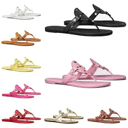 Kvinnor Designer Flat Sandals Summer Flat Shoes Slides Patent Leather Black White Pink Petunia Brown Fuchsia Gold Butter Womens Sliders tofflor Ladies Flip Flops