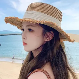 Beretler Korean Şapka İlkbahar Yaz Kadın Moda Straw Beach Tatil Düz Top Şerit Yay Güneş Hawaii Sıradan taze hava