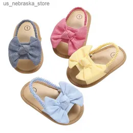 Slipper 0-18 meter summer newborn baby girl boy sandals butterfly flat shoes with heel soft wooden in 4 colors Q240409