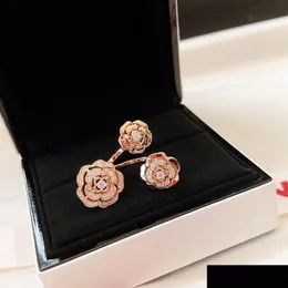 Band Rings Ch Ring Camellia Top Quality Luxury Diamond 18K Gold For Woman Classic Style Esign Officiella reproduktioner Band237c Drop D DH2RM