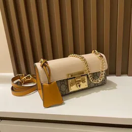 Guangzhou Women's 2024 New Crossbody Summer High End äkta läderväska axel ryggsäck 80% fabrik grossist