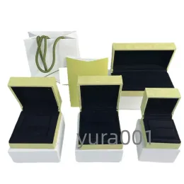 2024 Luxury Clover Fashion Designer Jewelry Boxes Sweet Charm Armband för flickor Kvinnor Märke Armband Halsbandörhängen Ringar Ringar Presentlåda