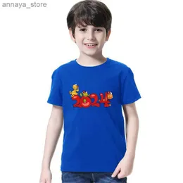 القمصان الصينية الجديدة العام 2024 Dragon Year Happy New Year 2024 T-Shirt لطيف ومثيرة للاهتمام رواية ملابس رسومية GIFILDL2405