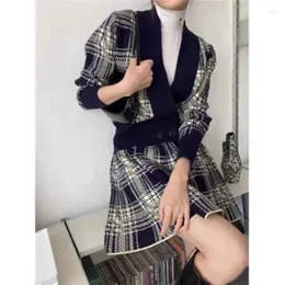 Sukienki robocze Bulochova Fashion Plaid Knitted Spirt Suits Fall Winter Women V SCIC Cardigan Short Tops High talia Połowa 2 sztuki