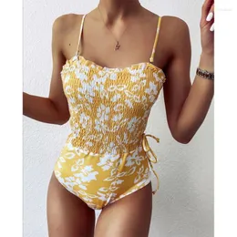 Kvinnors badkläder rufsade kvinnor högklippta baddräkter En bit 2024 Sexig bälte bodysuit gul ruched strandkläder sommarbaddräkt