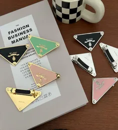 Big Triangle Letter Clips Hair com Stamp Women Letters Barrettes Projeto Especial Acessórios para Cabelo Multicolor1328603