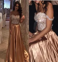 Vestidos de baile de duas peças de ouro rosa Sparkle, sexy fora do ombro de cristal e um longo vestido de baile de baile elegante e de miçangas 2019 7049720