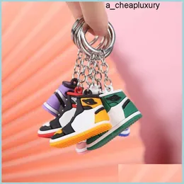Tornari percorsi Creative Mini PVC Sneaker portachiavi per uomini Scarpe da ginnastica per palestra Scarpe portachiavi per la catena della catena di basket Chiave HO DHRKP