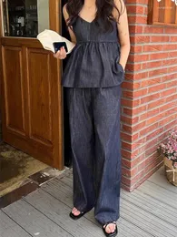 Zweiteilige Hosen koreanischer Denim-Zweiteiler-Set: Retro V-Ausschnitt Cami und hohe hüftweite Beinhose YK2 Casual für stilvollen Look Anzug
