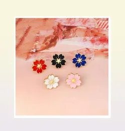 5pcsset desenho animado Flores de cerejeira Blossoms Flower Broche Pins Button Roupos Jaqueta Pin Badge Jóia de jóias para Girls7832480