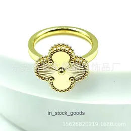 Vancleff High End Jewelry Ring Womens Stainless Steel V Gold Four Leaf Clover Laser Ring Hand Original 1To1 Real Logo의 페이딩없이 세련되고 다재다능합니다.