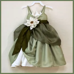 Abiti da ragazza di fiori Spaghetti Green Army Green per il matrimonio 2017 Ruffles di fiori fatti a mano abiti da perline per perline per bambini personalizzati per bambini personalizzati We 310q 310q