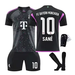 Fotbollsuppsättningar/spårdräkter Mens Tracksuits 2324 Bayern Away Black Football Jersey Storlek 10 Sane 25 Muller 13 Schupomotin Jersey Cover for Children