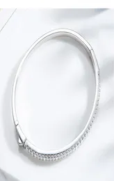 Srebrna bransoletka S925 S925 jest ozdobiona kryształową ręką ROVSKI. 9930624