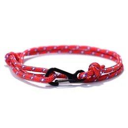 Charm Bracelets Neues Paracord -Armband Männer handgefertigt Macrame Braslet Verstellbarer Outdoor -Camping -Schmuck Juwelengeschenk -Geschenke für ihn Matching Seil Braclet Y240510