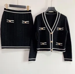 2021夏のカジュアルドレスセータースカイア2ピーススカート半袖編み布豪華なデザイナー服